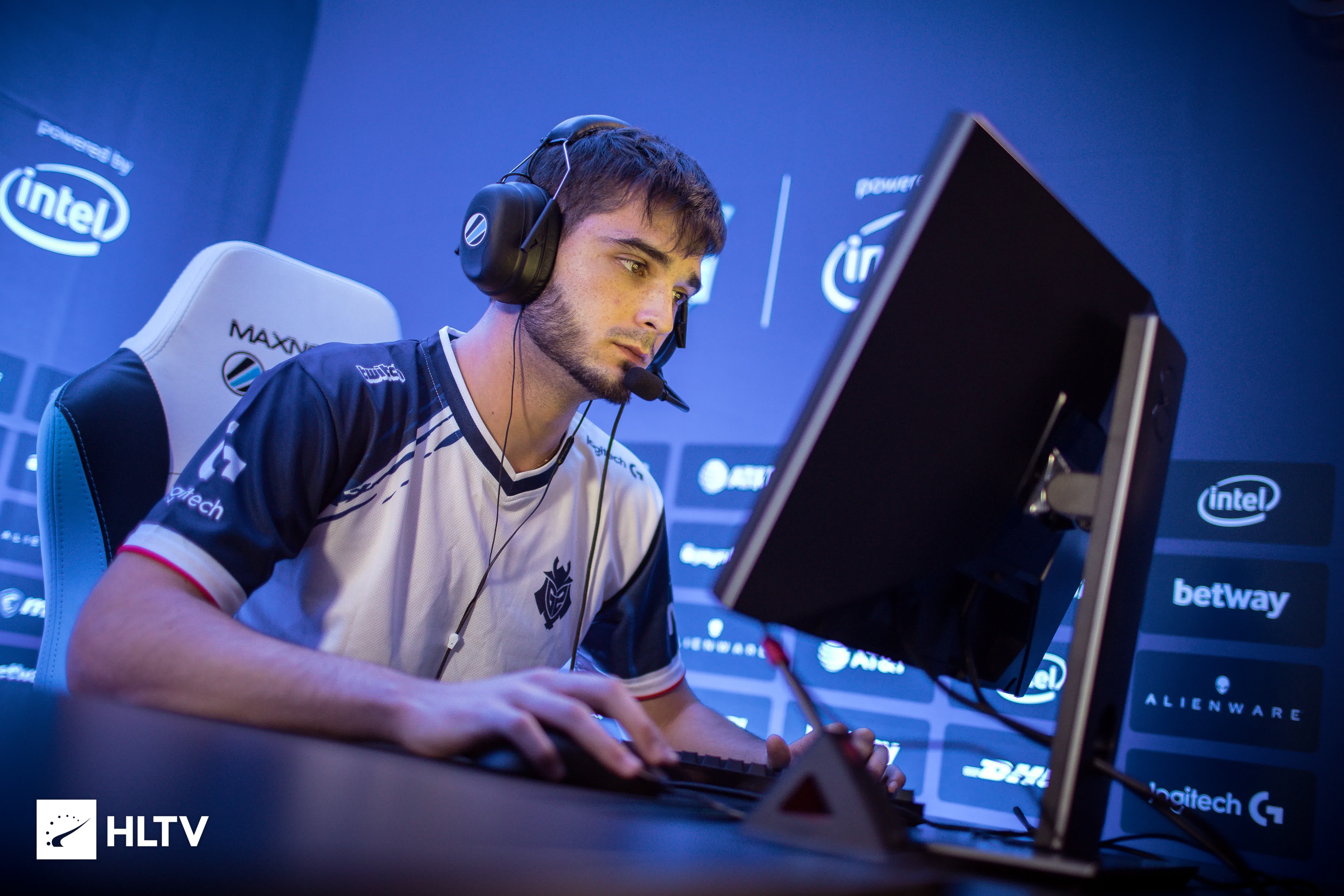 帮助选手调 帮助选手调